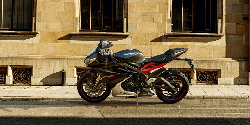 Triumph Daytona 675R by Neil Sharma